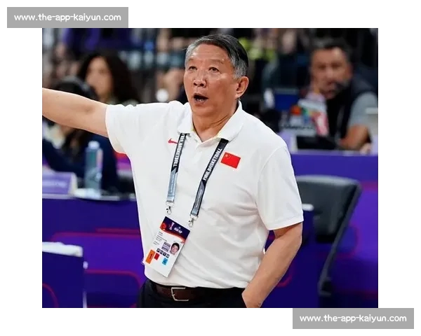 女篮外线哑火引争议！名记力挺宫鲁鸣铁腕决策，李梦缺席背后的战略博弈