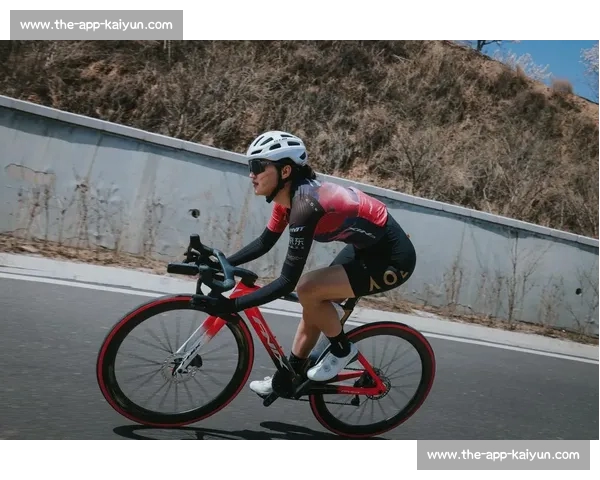 骑行进阶必学!掌握压弯核心:重心转移与安全法则 骑行进阶必学!掌握压弯核心:重心转移与安全法则