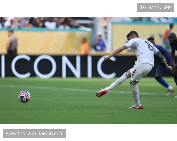 李明携子观战世俱杯：从单车少年到青训引路人的足球传承